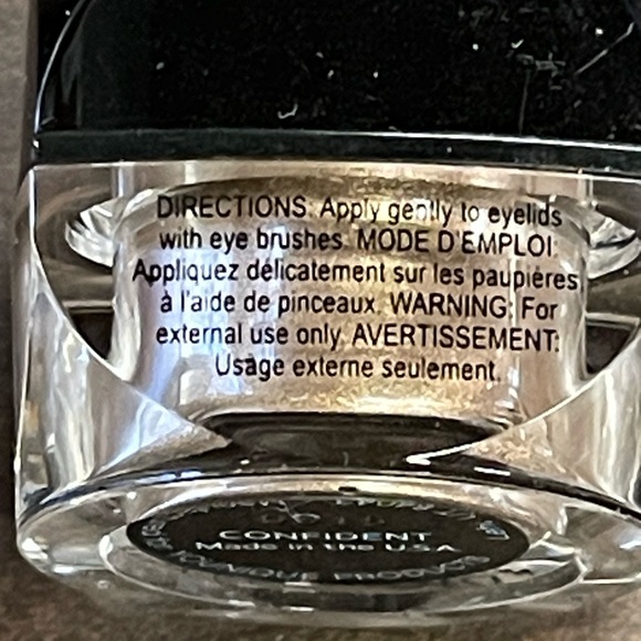 Younique Moonstruck Minerals Eye Shadow Pigment CONFIDENT - Picture 4 of 4